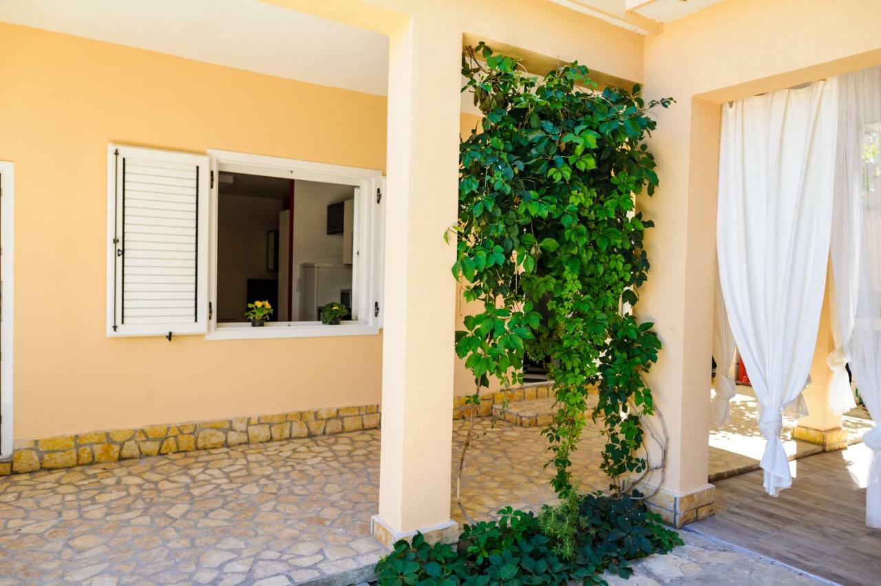 Apartments Lux Pag Паг Екстериор снимка