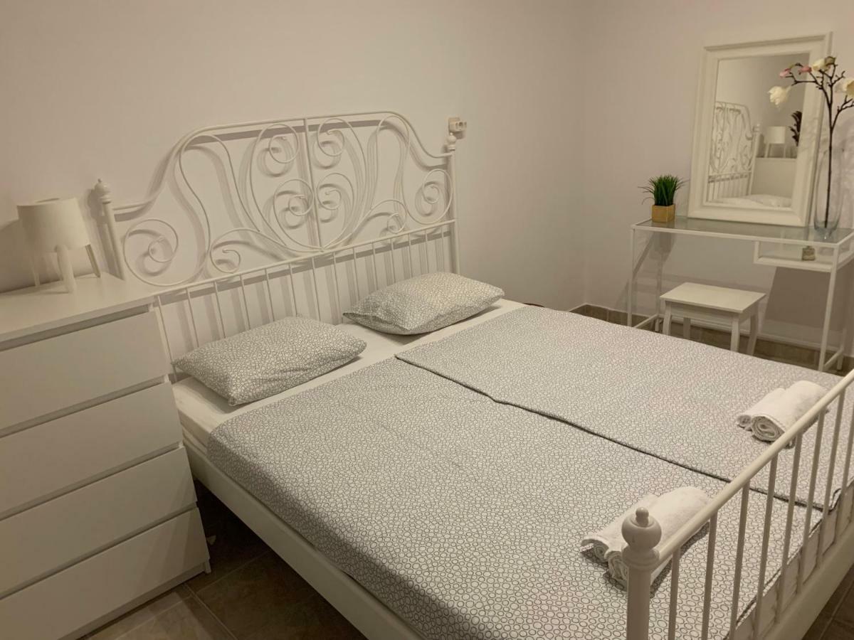Apartments Lux Pag Паг Екстериор снимка