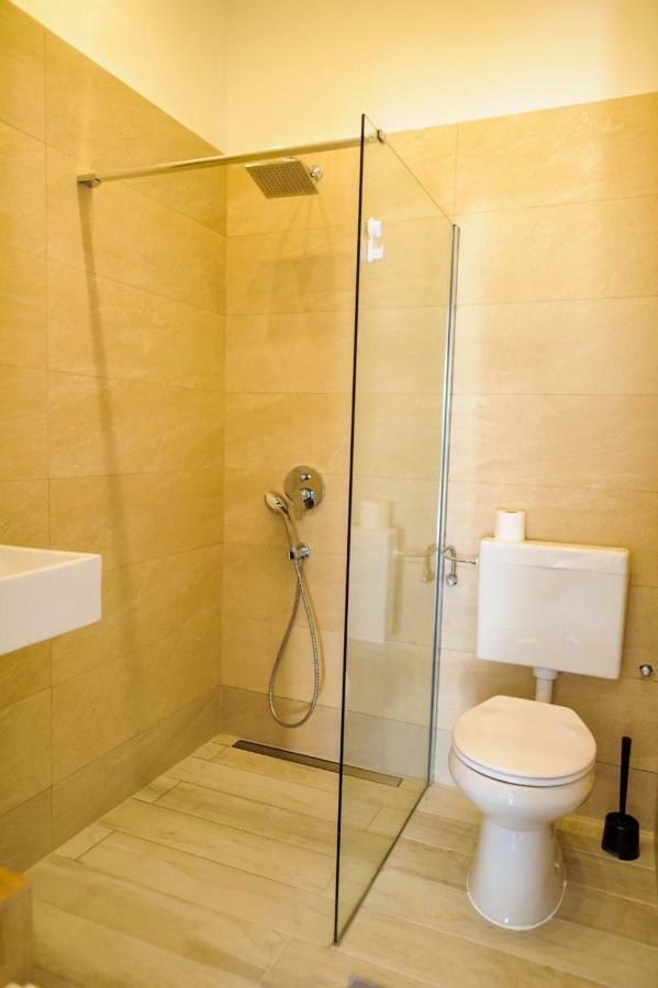 Apartments Lux Pag Паг Екстериор снимка