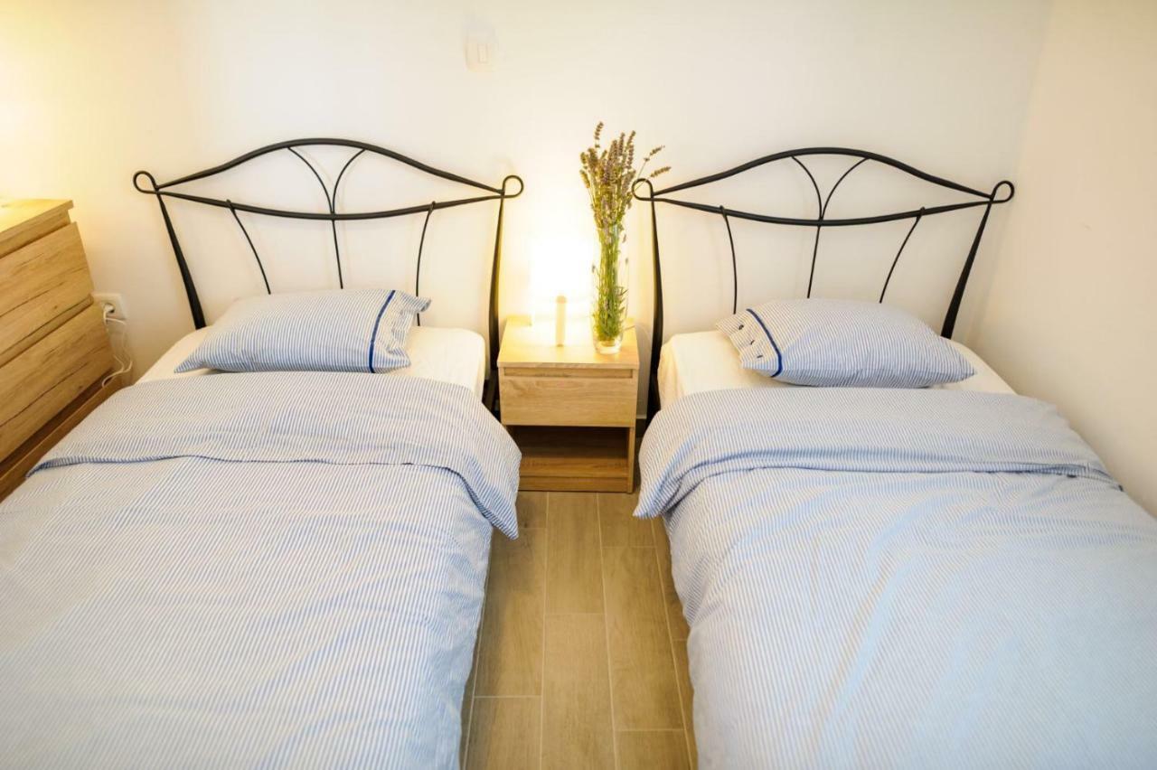 Apartments Lux Pag Паг Екстериор снимка